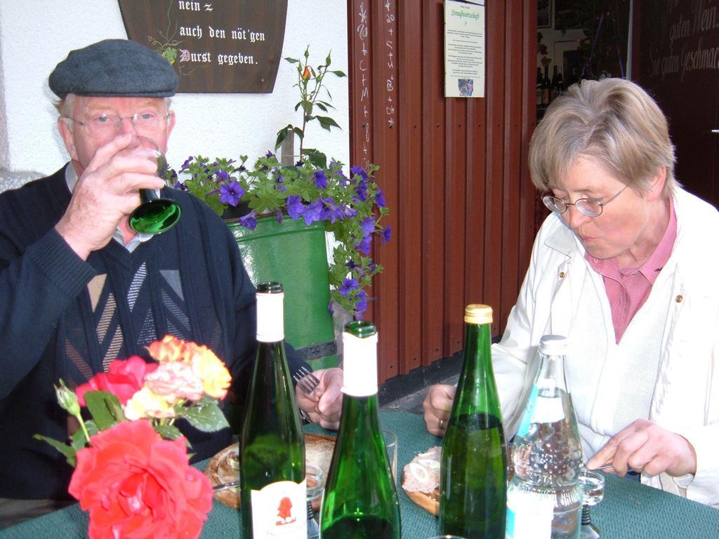Вилла Kleines Winzerhauschen Бремм Номер фото